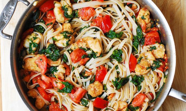 مكرونة بالسبانخ والجمبري