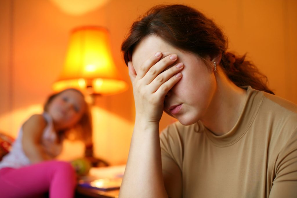 دراسة طريفة تقارن بين الآباء والأمهات من يشعر أكثر بالسعادة مع الأبناء