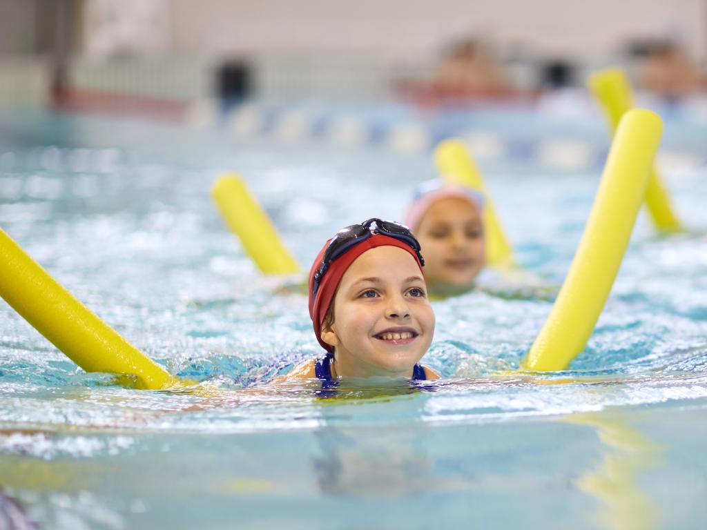 الأطفال والسباحة 