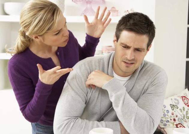 كيفية التعامل مع الزوج الذي يتجاهل زوجته