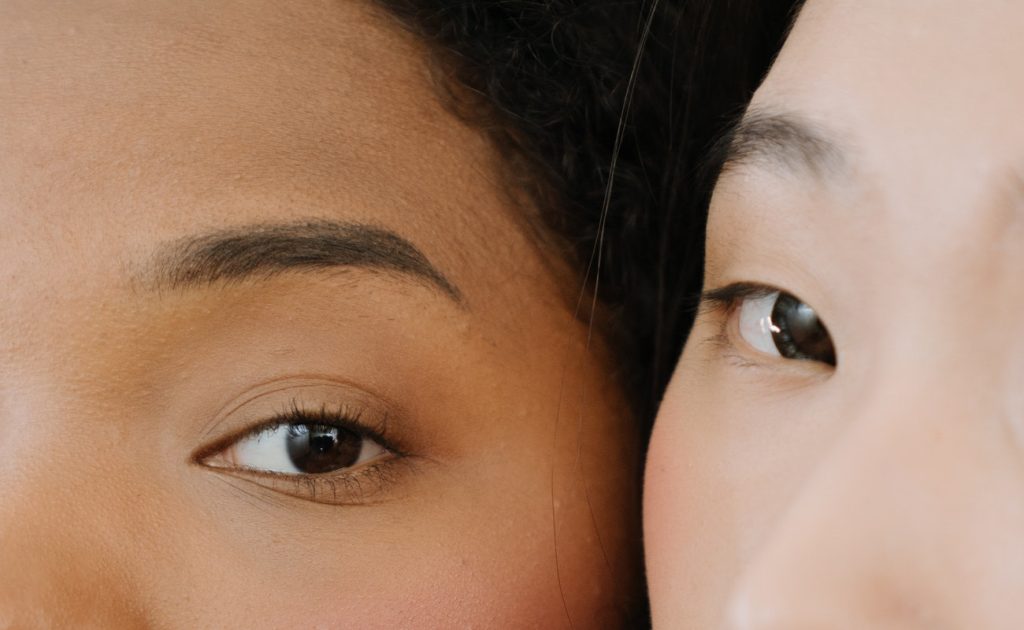 ازالة اثار حب الشباب والبقع الغامقه ببساطه