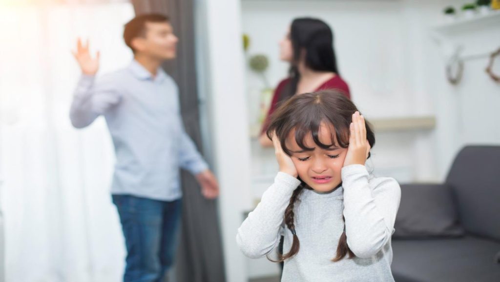 الأطفال وطلاق الوالدين