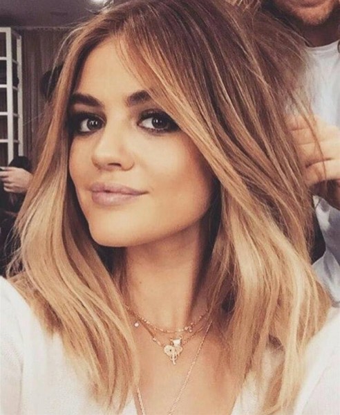 الاشقر يناسب البشرة القمحي