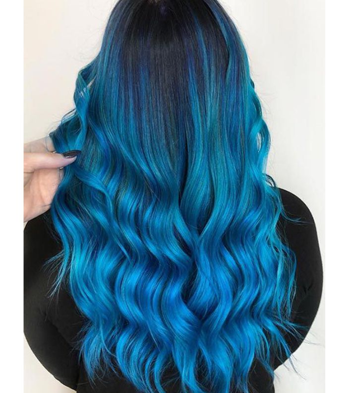 صبغة شعر ازرق غامق