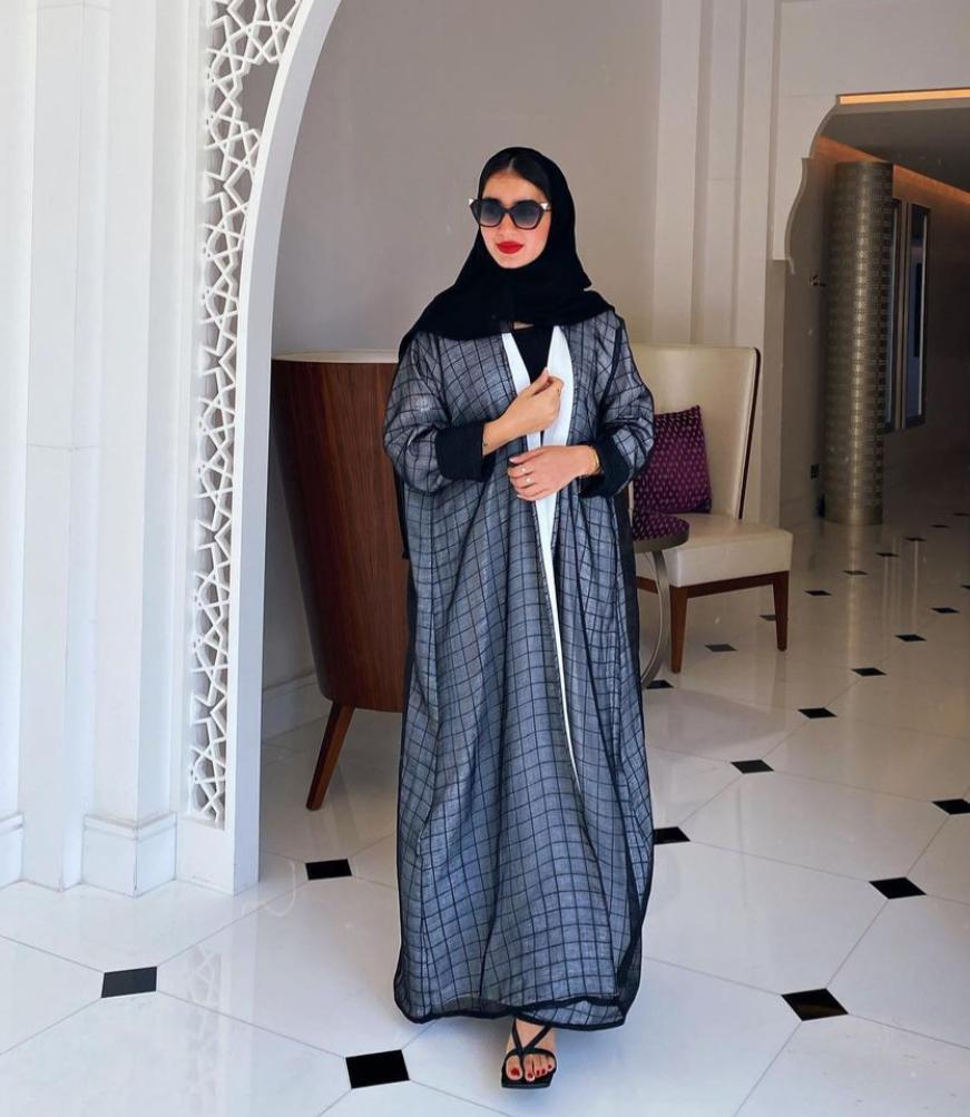 عبايات اماراتية ملونة   