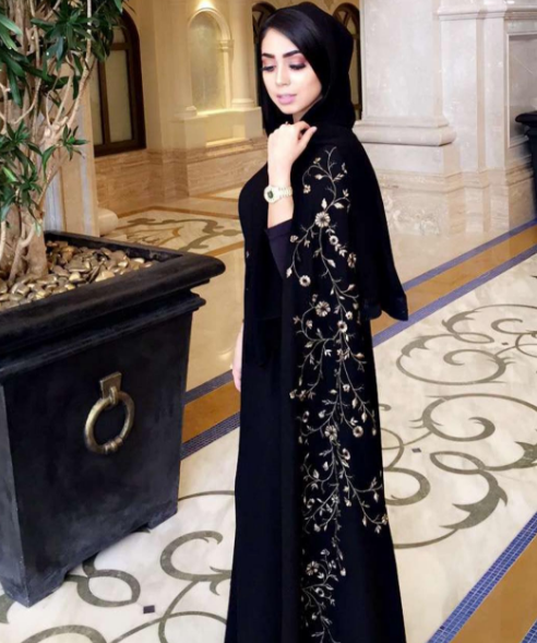عبايات اماراتية ملونة   