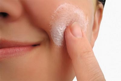 علاج الحبوب البيضاء تحت الجلد في الوجه