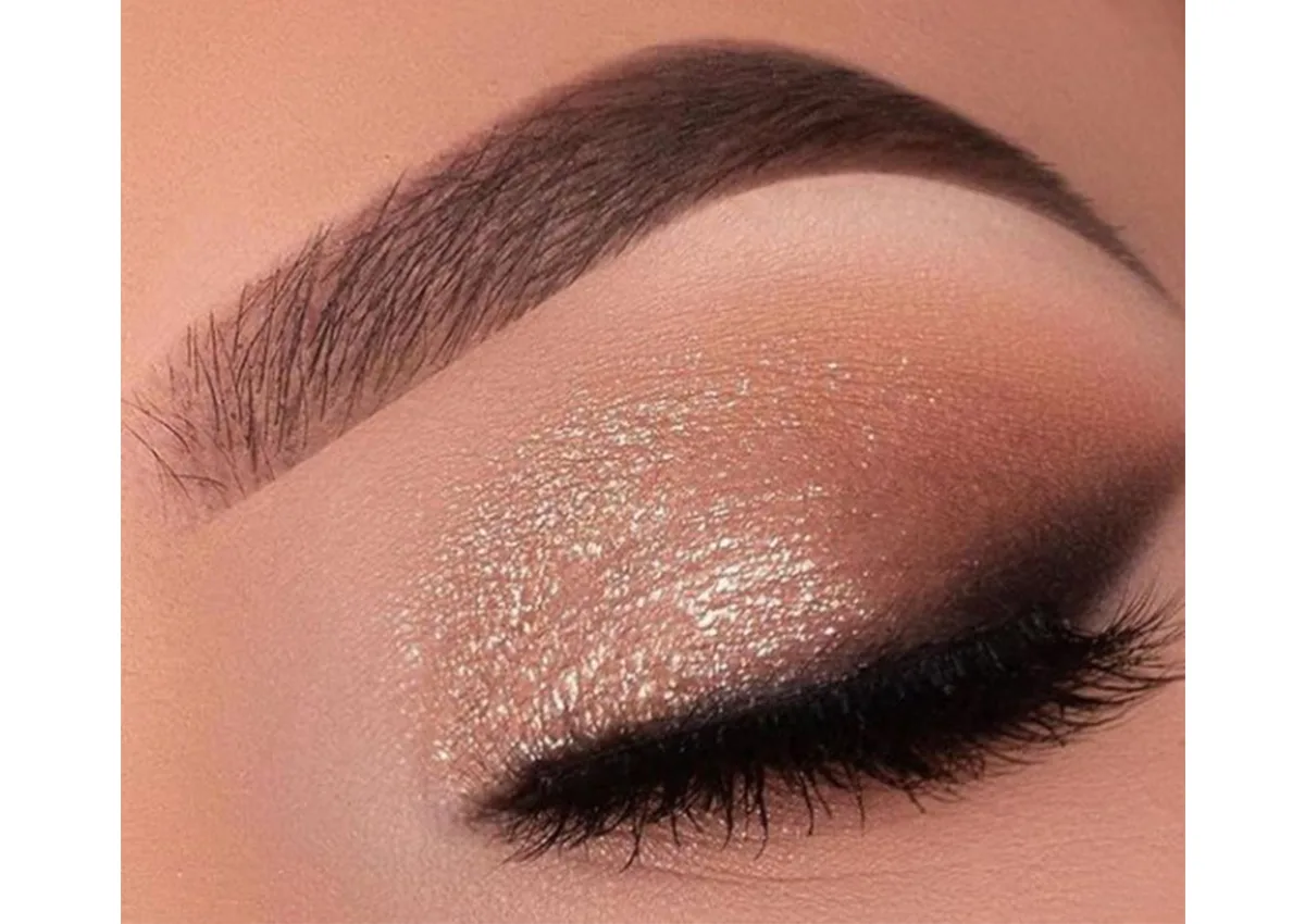 مكياج عيون ناعم وخفيف