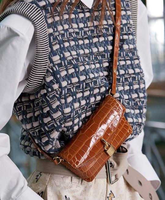 شنط يد نسائيه 2021