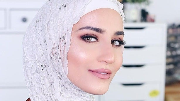 كيفية وضع المكياج الخفيف للمحجبات