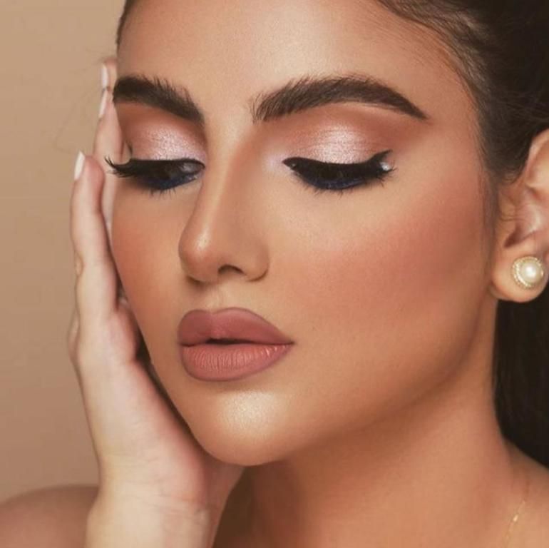 طريقة عمل مكياج خفيف للعيد