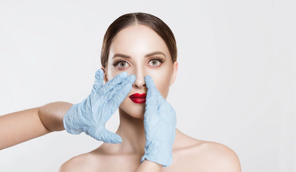 التنظيف بعد عملية تجميل الأنف