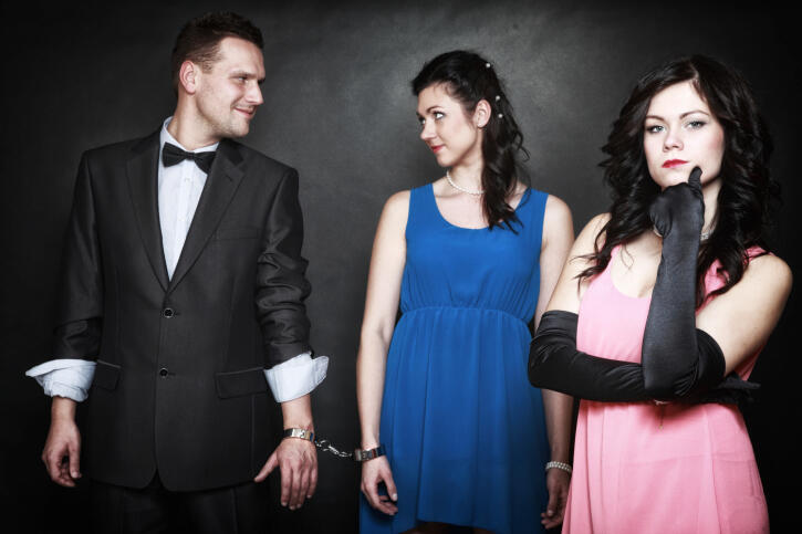 هل الرجل يحب زوجته الأولى أم الثانية