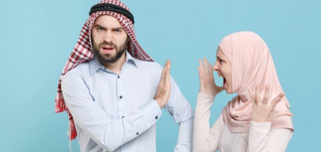 علامات عدم احترام الزوجة لزوجها