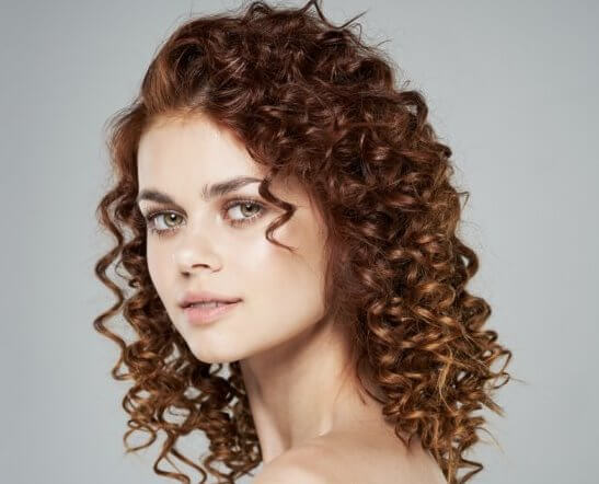 كيف اخلي شعري كيرلي بعد الاستحمام