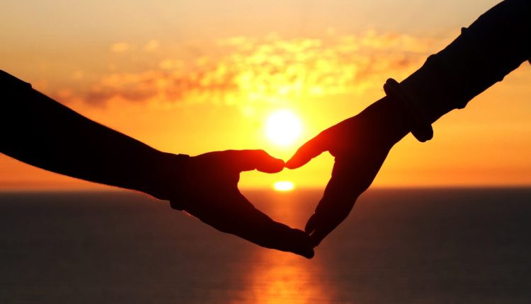 كيفية التعامل مع زوجة تبكي عندما تقترب منها