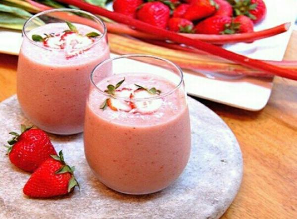 سموثي فراولة بالحليب