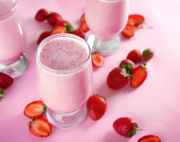 طريقة عمل سموثي الفراولة