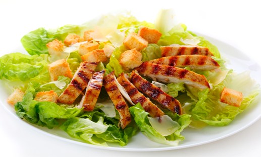 عدد السعرات الحرارية في سلطة سيزر هرفي