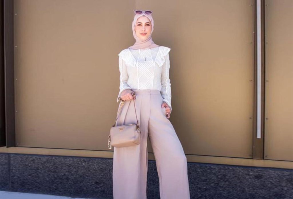 بنطلون واسع وبلوزة