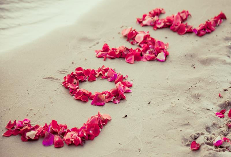 علامات الحب عند البنت