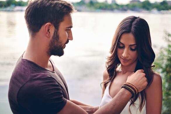 علامات الحب عند الرجل المتردد