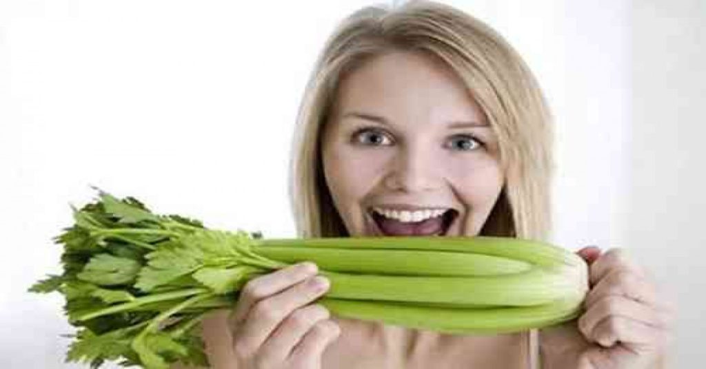 فوائد عصير الكرفس للبشرة