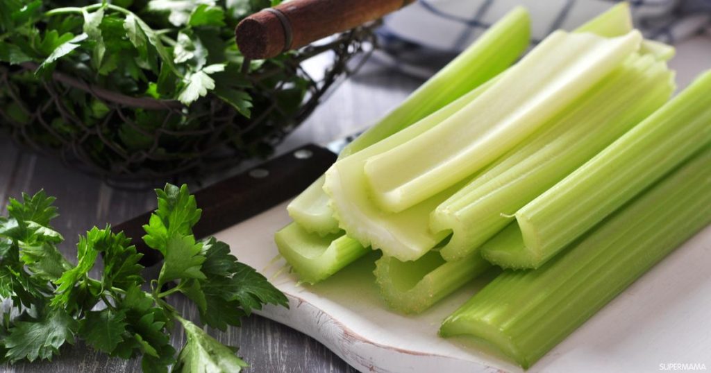 فوائد عصير الكرفس والبقدونس