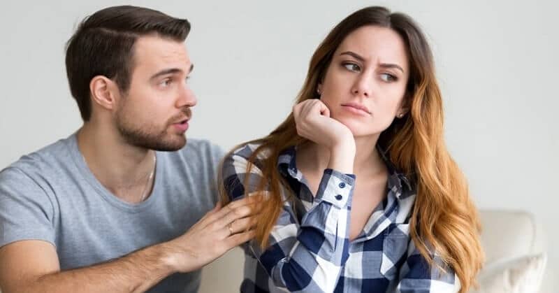 ما هو شعور الرجل عندما تتجاهله حبيبته