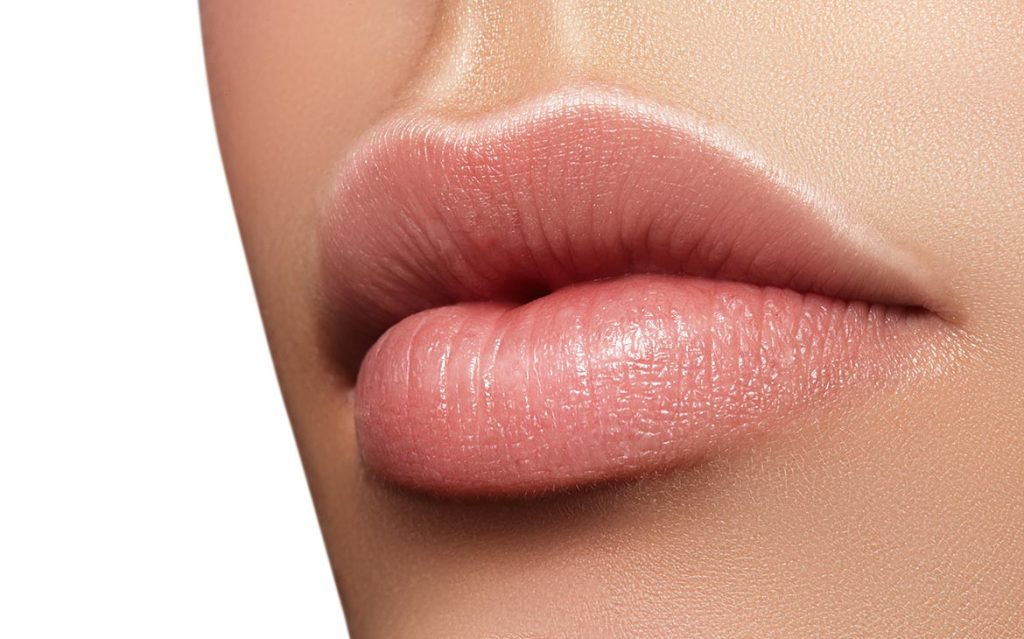 أسباب تجاعيد الشفاه