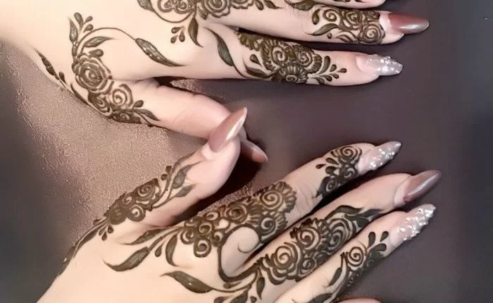نقش حناء اماراتي أصابع مميز وناعم