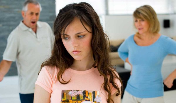 مشاكل سن المراهقة عند البنات