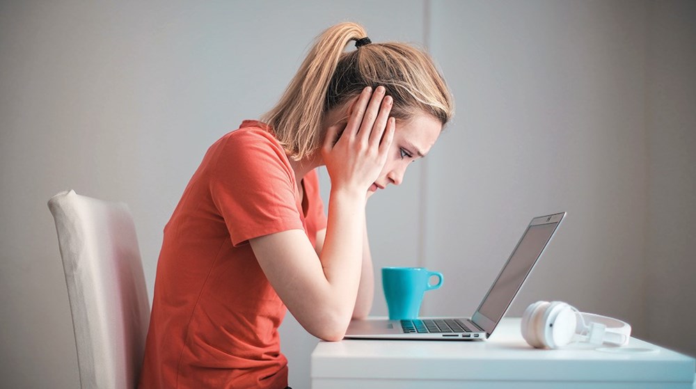 كيف يؤثر الخجل على حياة الإنسان