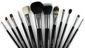 استخدامات فرش الماكياج