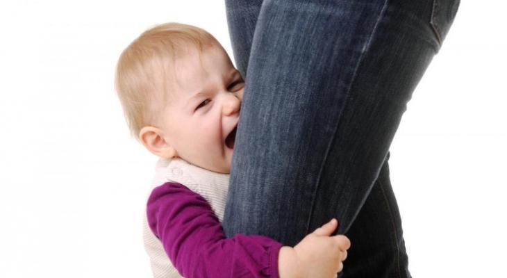 علاج التعلق عند الأطفال وأثر تعلق الطفل الزائد بوالديه