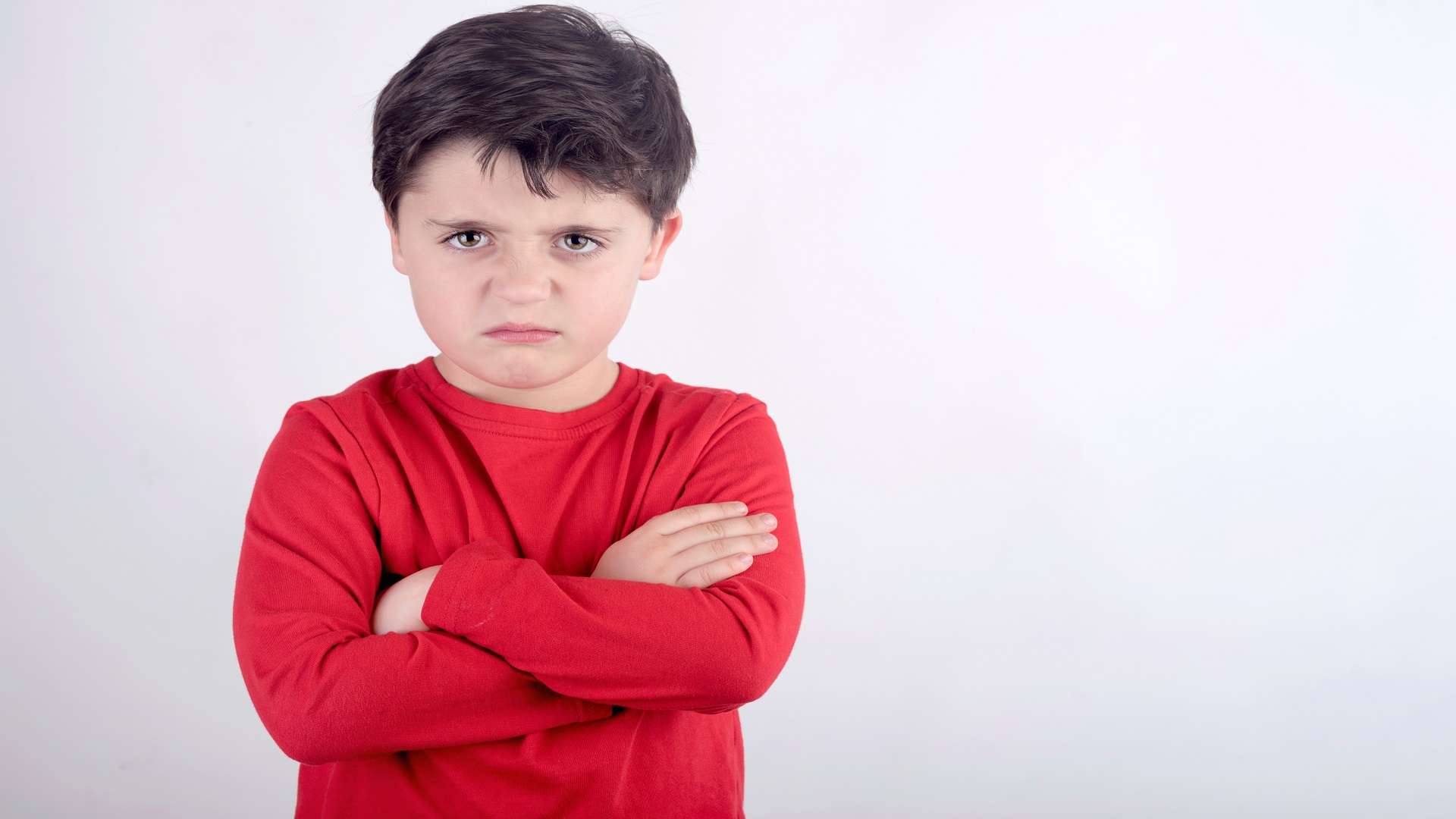 علامات تدل على إصابة الطفل باضطراب التعلق... كيف تساعده؟