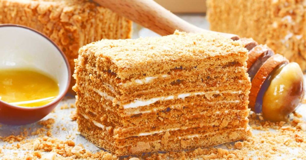 طريقة كيكة العسل الروسية