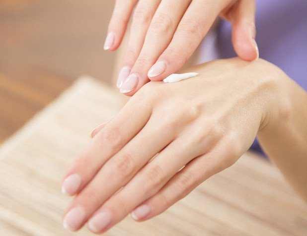 أفضل خلطة لتبييض اليدين مجربة