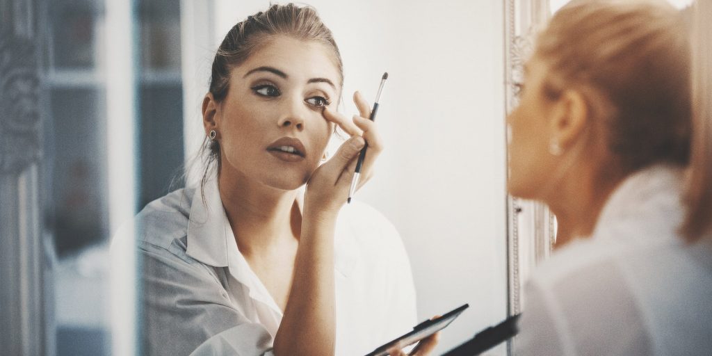 طريقة دمج ظلال العيون