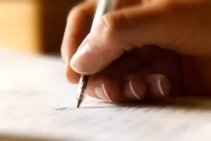 كتابة مشاعرك على الورق يُسهل عليك فهمها والتعامل معها!