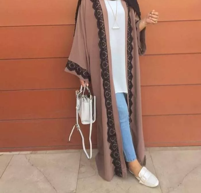 عباءة مع حذاء فلات