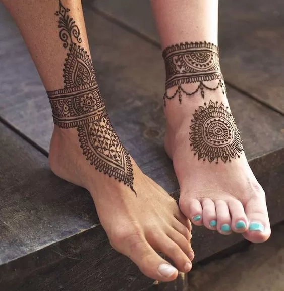 رسومات حنة على الرجل من فوق