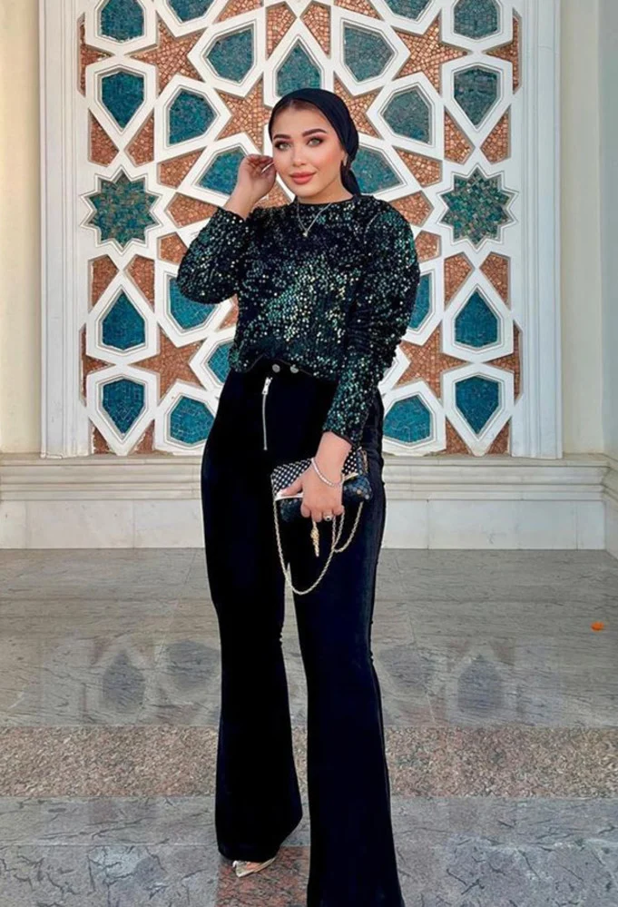 بلوزات سواريه على بنطلون واسع