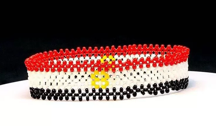 اكسسوارات بالخرز علم البلد
